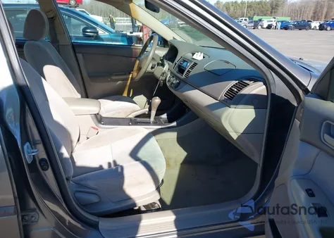 2003 Toyota Camry Le z USA, uszkodzony, nr VIN 4T1BE32K63U701774